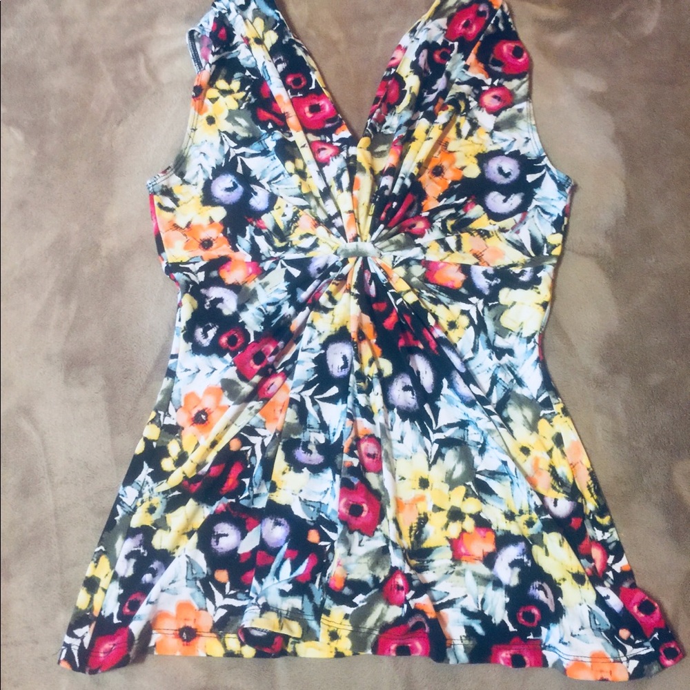 Vibrant top by Lily - size small like new